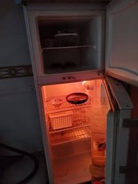 ثلاجة • للبيع • مستعجلة