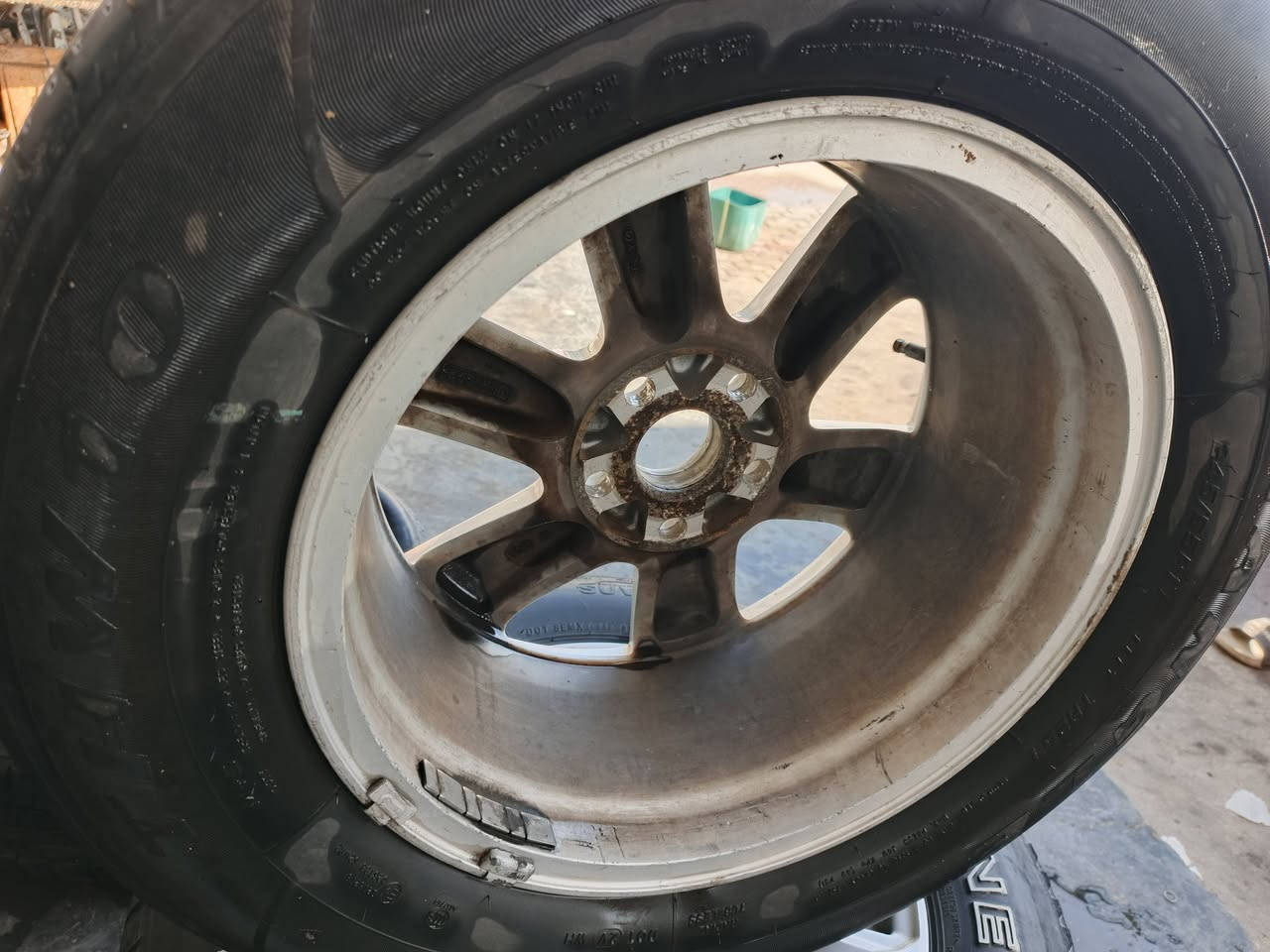 سلام عليكم
ويل هايلندر 2010 ويل حاويه بعده جديد 
تخم كامل تاير جديد 
325 الف مكاني فلوجه 
***********
