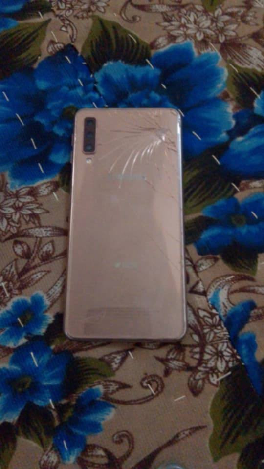 السلام عليكم اخوان
جهاز samsung  A750 2018 يرادله شاشه منو يريده


**إذا كنت صاحب هذا الإعلان وتريد حذفه لأي سبب، رجاءا أرسل رسالة إلى الدعم الفني**