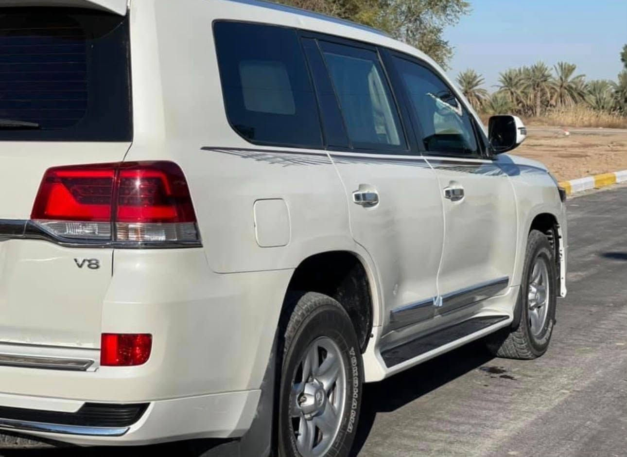 جكسارة  موديل 2011 محدثة 2020 درع مصفح B6 بالكامل بلاد دبي  شهادة المنشه محرك  8 سلندر  كاز دبل سوبر جارج  مرغوب رقم سليمانية درع بالسنوية مذكور باسم شركة تريد وكاله تريد تحويل  السيارة استعمال شخصي جديدة مابيه اي نقص كامله  بيها قطع صبغ مال تحديث ماشية 87 ألف حقيقي 
سعر 295 وبيه مجال بسيط
***********
