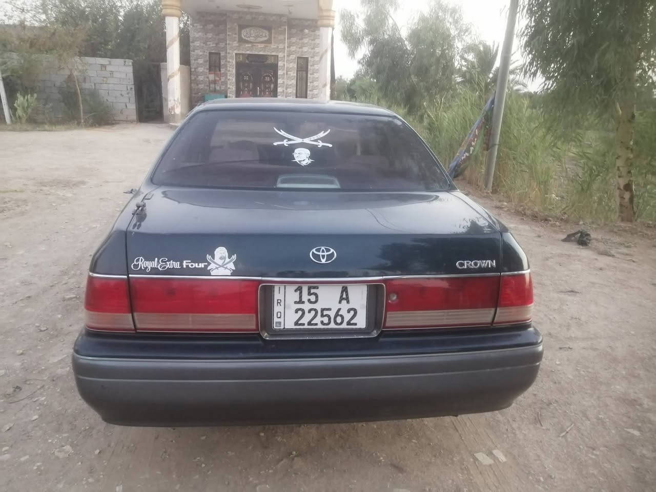 سياره راس الثور للبيع لونها زيتوني سياره مكفوله من اي ضربه او كصه وسياره باسمنه تحويل مباشر محرك وكير تلاتالاف وفيشتين موديل 95 سعر 95 وبيها مجال  رقم ***********
