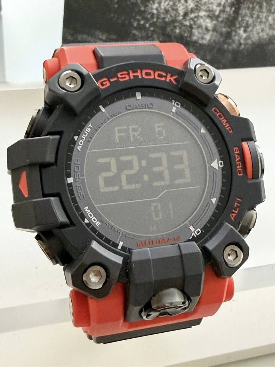 ساعة يابانيه اصليه 100% نوع Casio G-Shock Mudman GW-9500 تعمل بالطاقة الشمسية Tough Solar مزودة ببوصلة رقمية وقياس الارتفاع والضغط الجوي ودرجة الحرارة ومقاومة للصدمات والطين والماء حتى 200 متر لون أحمر وأسود مميز جداً بحالة ممتازة مع العلبة والكتيبات وكرت الضمان السعر المطلوب 165 دينار للتواصل على الخاص أو على الرقم 0785261118


**إذا كنت صاحب هذا الإعلان وتريد حذفه لأي سبب، رجاءا أرسل رسالة إلى الدعم الفني**
