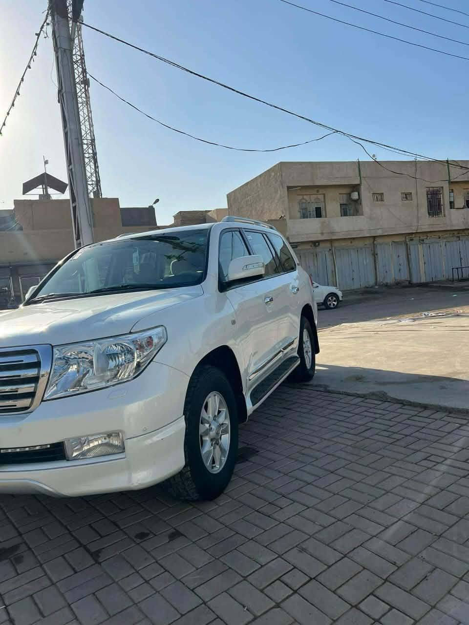 السلام عليكم لاندكروزر 10 مكفوله كفاله عامه وسياره جديده وخير من الله تخم تأير  جديد زراكات وحساسات اماميه وخلفيه اهواي بيه بعد مواصفات حلوو رقم سليمانيه بسمي سنويه جديده شهر ال12 جدده سعره 325 وبيه مجال مكاني بلد رقم ***********
