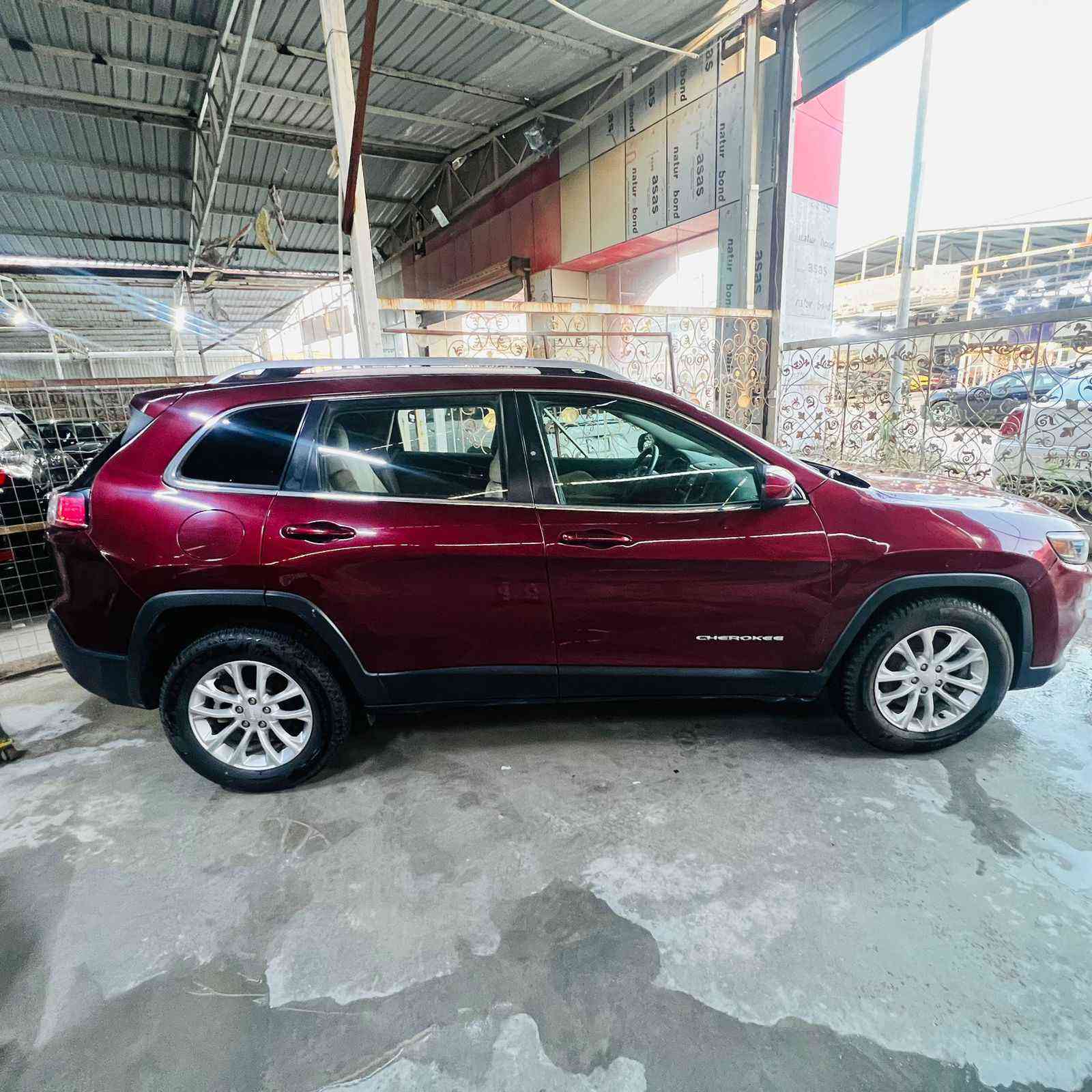 السلام عليكم
جيب بزون للبيع موديل 2019 
محرك 2400 بحاله جيده  كير بحاله جيده  حادثه اشويه من خشم الجاملغ الامامي
وشويه من البنيد  
تبريد شغال
المواصفات
شاشه كار بلي
كامره
رقم ذي قار  انكليزي 
مكاني الناصريه
السعر ١٢٥
*********** ناصرية, ذي قار
