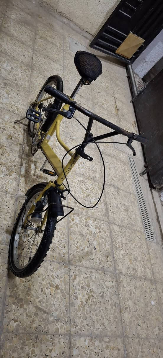 بيسكل حجم 20باله ياباني شرط الشغل بدون نقص سعرهه ٥٠الف وبي مجال قليل على الراغب بالشراءالاتصال على***********
