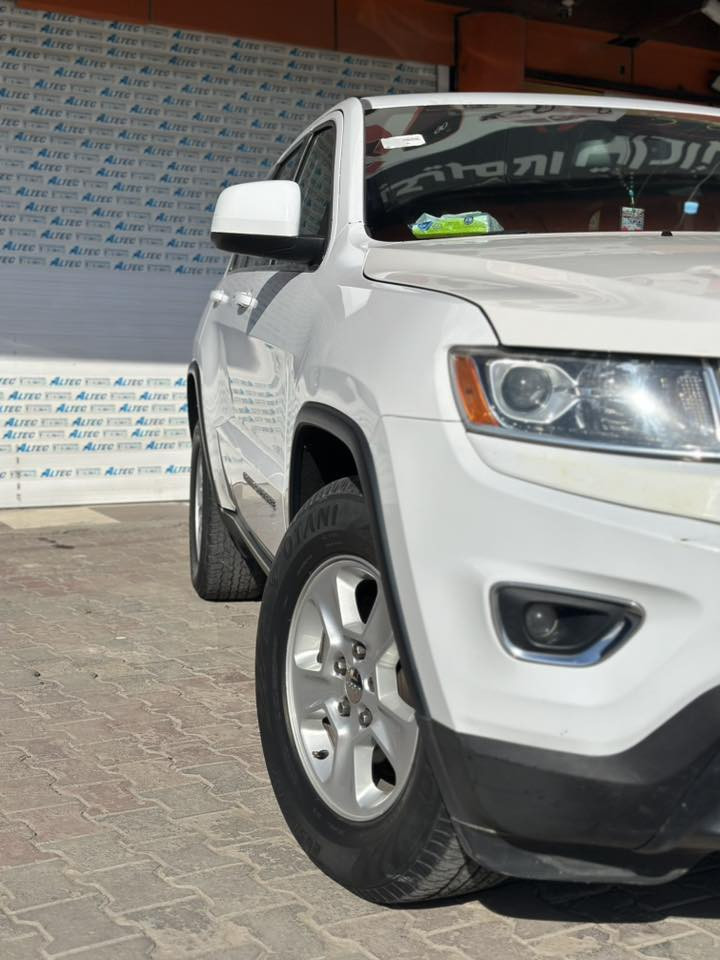 السلام عليكم
جيب شيروكي 2016 لاريدو 

وارد امريكي  داخله كلين وصار بيها حادث بيدي بدلت جاملغ وبنيد بلادي حته الدعاميه بدون صبغ نفس اللون وصار تصليح كلش خفيف بحافة البطانه موضح بل صور وباقي السياره كفاله كير ومكينه وشواصي مكاني كركوك السعر 190$ وبيها مجال

مامتواجد خاص اذا شراي اتصل/***********
