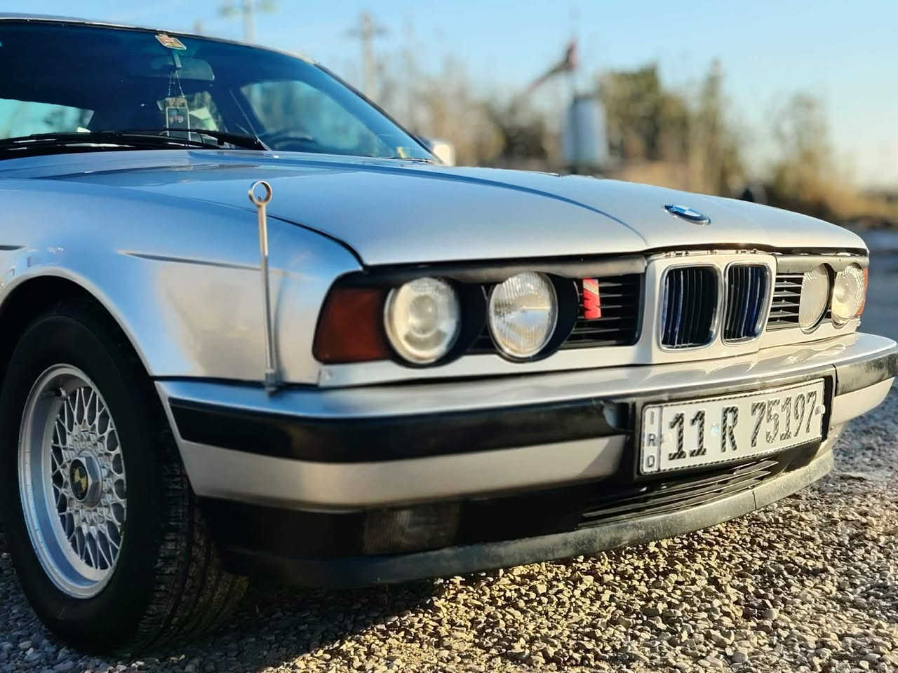 سلام عليكم بي ام للبيع موديل 92 هزه جديده بسمي تخم تاير جديد كهربيات كله شغاله كير ومحرك مكفولات حداديه جديده لشراي ينتصل ***********
