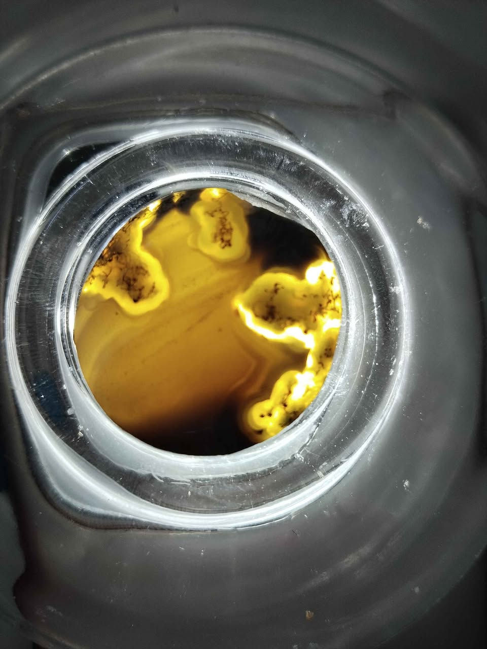 عقيق سليماني طبيعي وزنة 9 غرام الوانة مزيج بين الرمادي والابيض الكريمي والبني المصفر وتعرقات عين مميزة جدا مبين بلصور سعرة 35 توصيل داخل كركوك مجاني *********** كركوك, العراق
