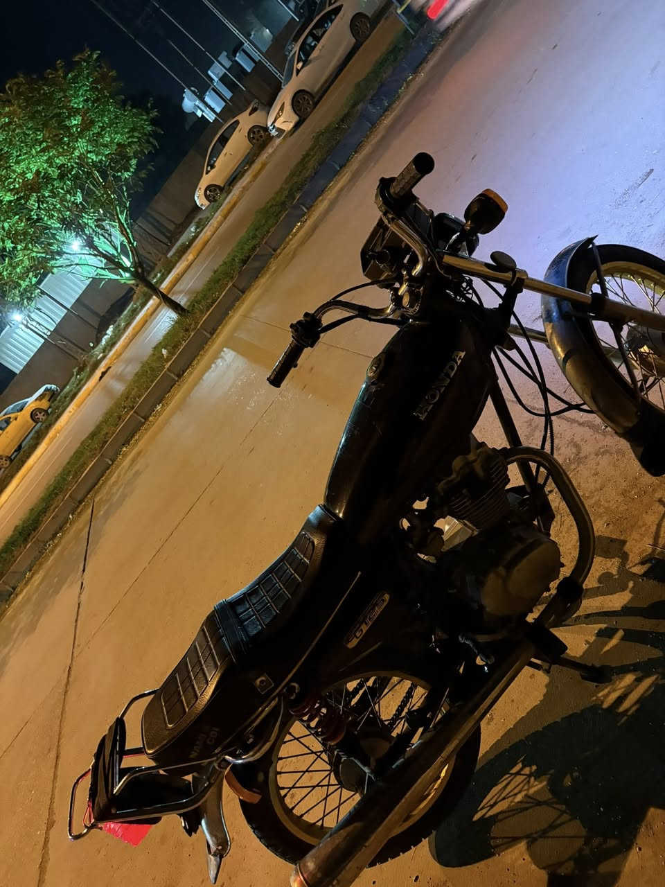 سلام عليكم دراجة نامة اصل ايراني تلث احرف الدراجة خير من الله صرعتهة شرط تطارح وية ميتين دراجة اورق كامل الشاصي مالة رفيع مال نامة اصل اصل الدراجة موديل ٢٠٠٩ دراجة تاخذهة بالك يصفة سرعة وفصلة سعر 600 وبي مجال بسيط متواجد خاص و رقم ***********
