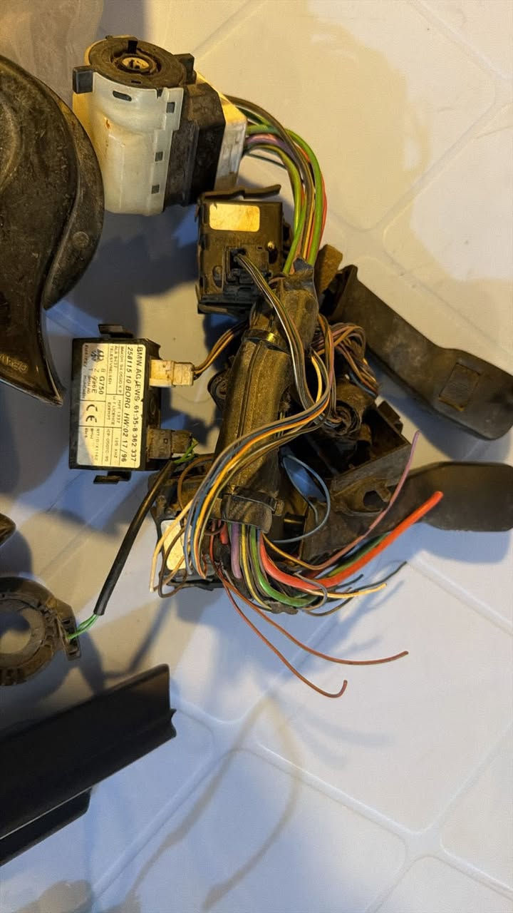 السلام عليكم غراض مال حاويه كلهن ب١٠٠ الف شلع الي تفيده مكاني بغداد ***********
