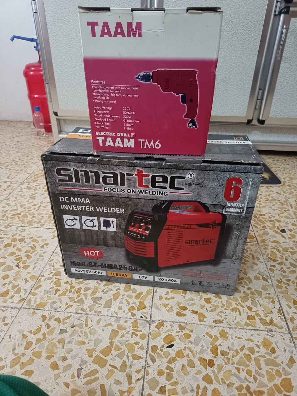 سلام عليكم مكينه لحيم صناعته الماني صناعية 250 امبير مكينه حجم كبير 230 فولت ودريل الاصلي شركت تام  المكينه سعره ١٣٠   ودريل سعره ٣٠  بغداد الشعب رقم ***********
