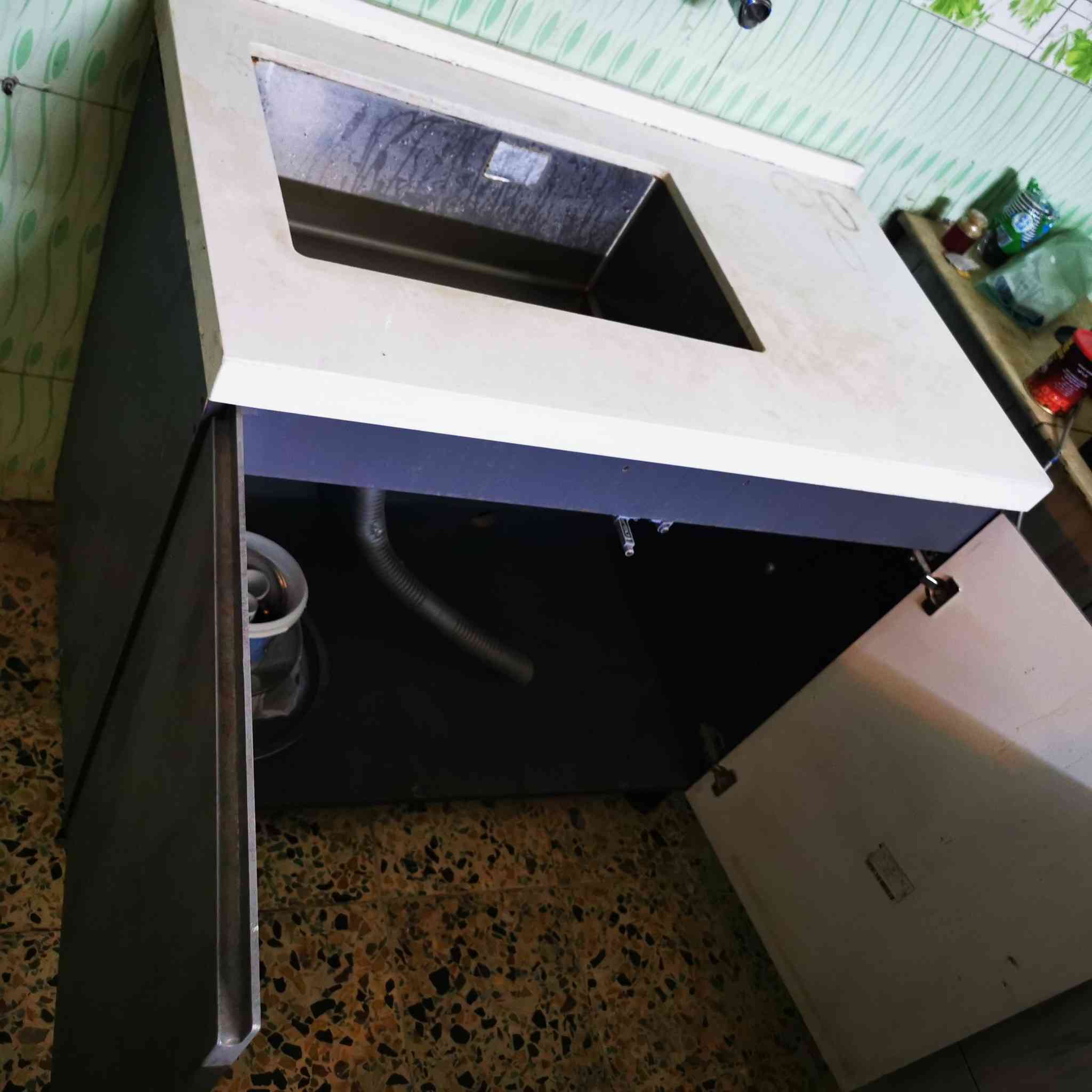 السلام عليكم
كاونتر خشب سنك مرمر حوض استيل السعر 75 الف وبي مجال بسيط ***********
