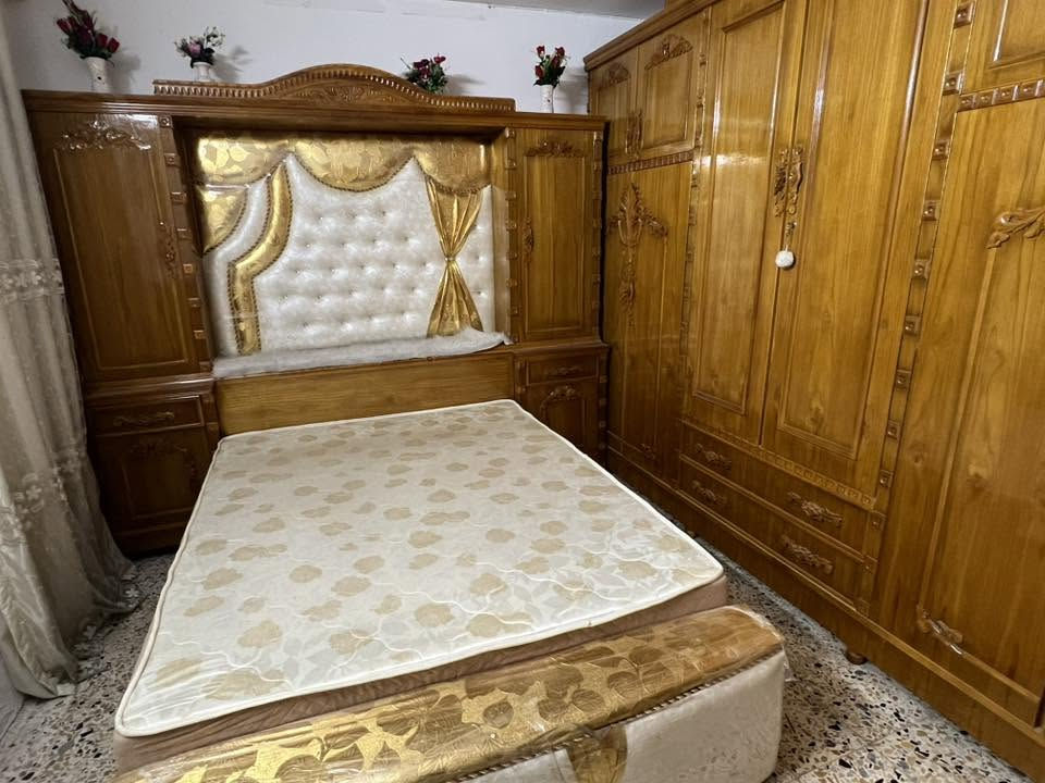 السلام عليكم 
غرفة خشاب عراقي 
6 أبواب 
مستعملة شي قليل جدا
التواصل ع واتساب او الاتصال ع هذا الرقم 
***********
***********
