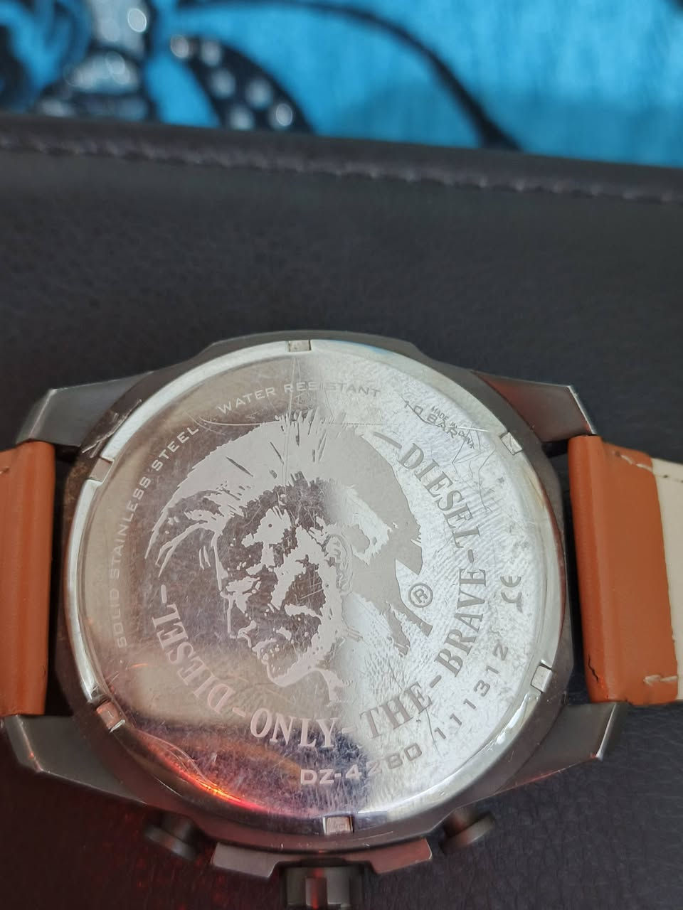 للبيع
⌚ ساعة أصلية من Diesel ديزل
موديل DZ-4280، ستايل رجالي فخم 🔥
كرونوغراف + مقاومة ماء 10 بار


**إذا كنت صاحب هذا الإعلان وتريد حذفه لأي سبب، رجاءا أرسل رسالة إلى الدعم الفني**