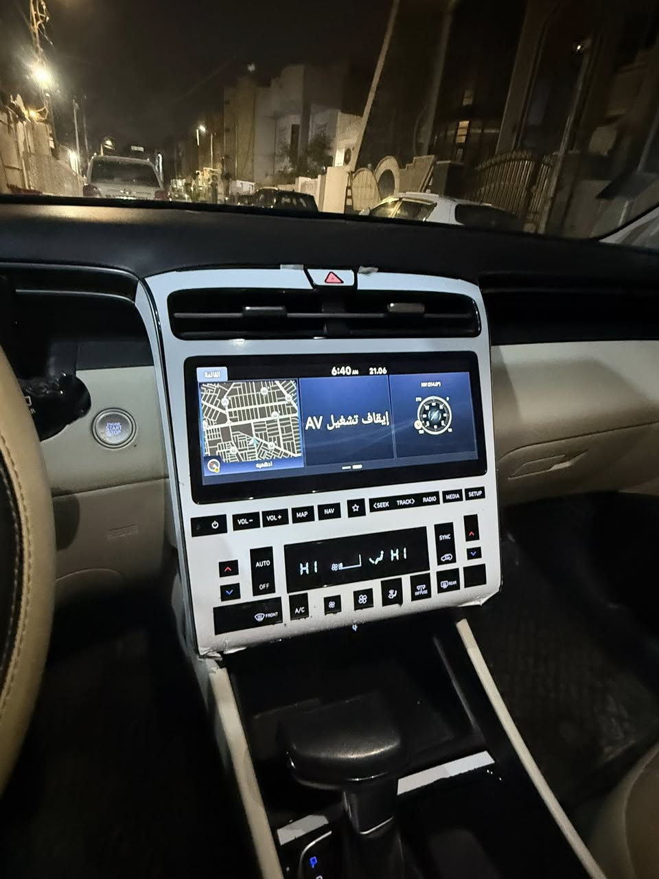 السلام عليكم من رخصة إدارة الكروب عندي توسان موديل 2024ماشه 26 ألف فول مواصفات بنو راما كراسي كهرباء دوشمه جديده بها مكانين بارد كلش قليل بدون صبغ السعر 215 ورقه مبايل *********** مكان السياره بغداد البلديات
