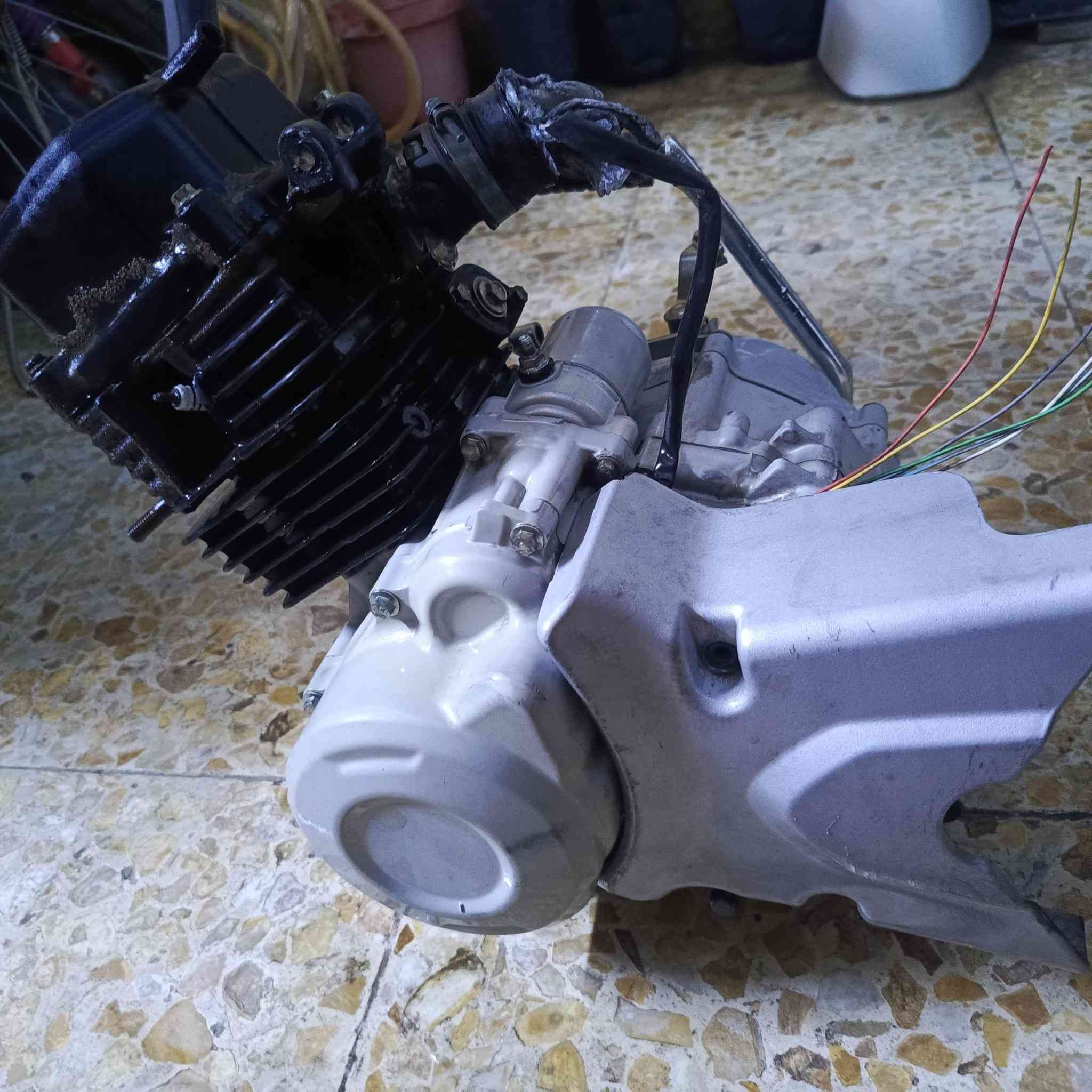 السلام عليكم 
 محرك بوكسر 2023
مبدل بوشه بستم مره وحده فقط
الباقي كله عالبلاد بيها بدايه تبخير المحرك شغال وكلشي مابي السعر/300 وبيها مجال
لتواصل***********
