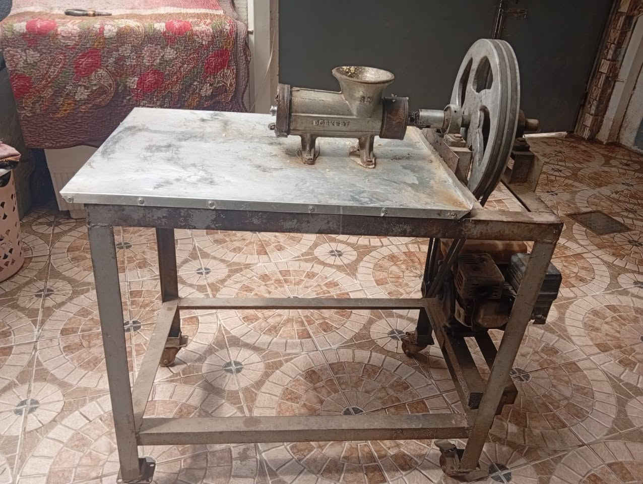 مثرامة فلافل للبيع جاهزه تثرم 
الأرقم ***********
