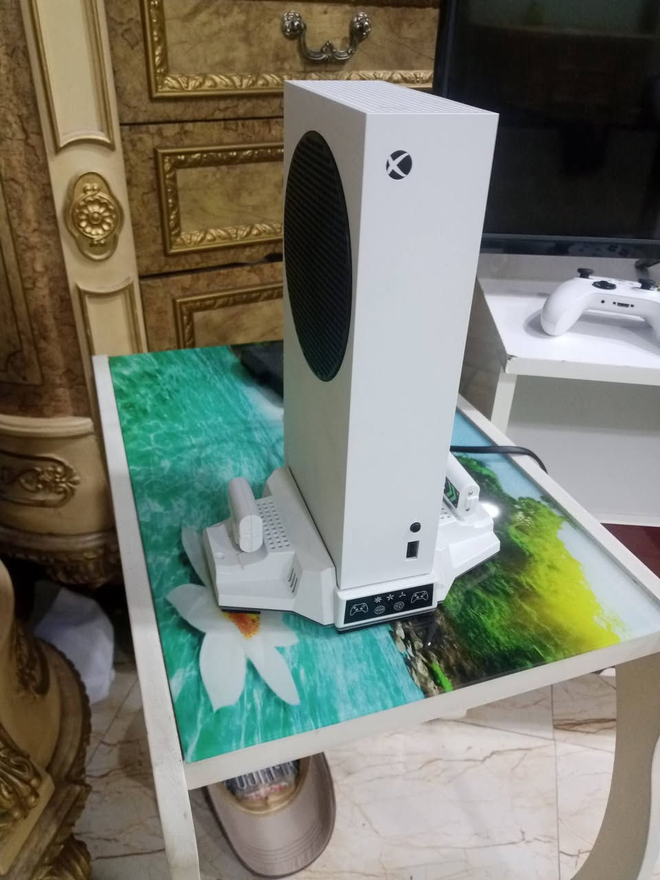 اكس بوكس سيريس اس 512 نضافه 90٪ و ملحقاته وياه
يجي وياه هارد خارجي 1 تيرا

و مبرد و بطاريات عدد اثنين

 توصيل كل المحافضات 5
تواصل ***********
