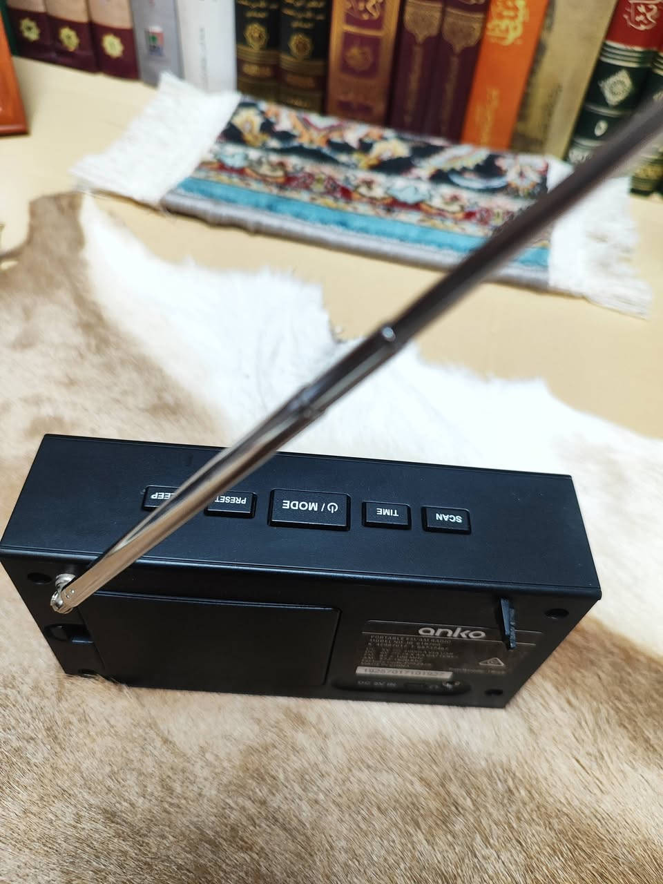 هذا هو راديو محمول من ماركة Anko، موديل JR-61H760، باللون الأسود. [1, 2]
الموجات: يدعم استقبال موجات FM و AM.

الطاقة: يمكن تشغيله باستخدام 4 بطاريات من نوع AA، أو عبر منفذ USB بقدرة 5 فولت.
سعره 15 يوجد توصيل


**إذا كنت صاحب هذا الإعلان وتريد حذفه لأي سبب، رجاءا أرسل رسالة إلى الدعم الفني**