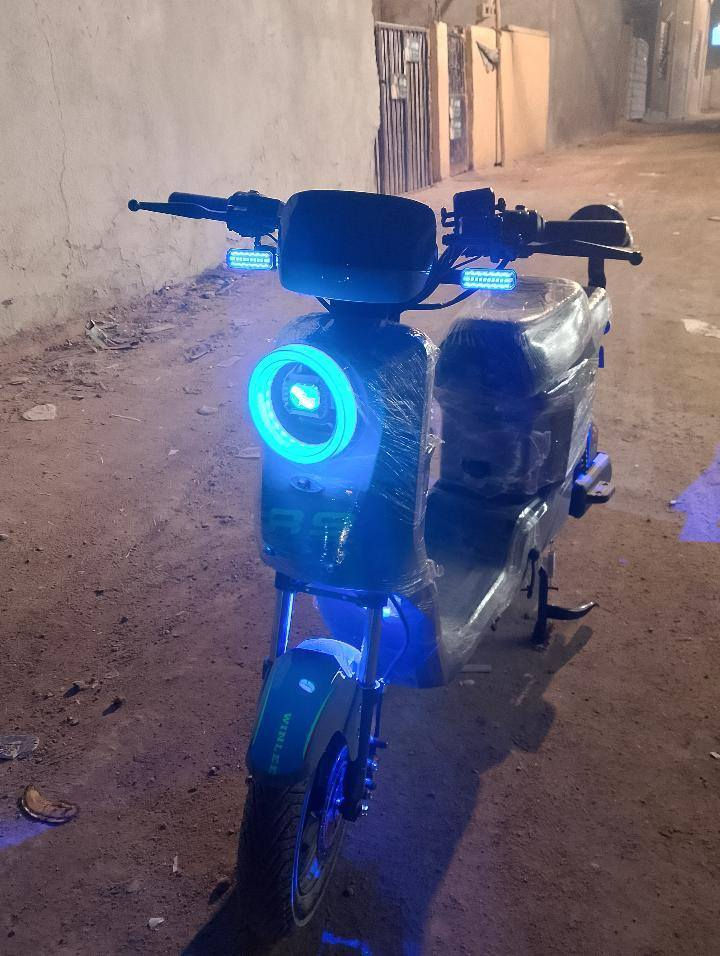 السلام عليكم دراجه للبيع شحن سرعه 109 المكان البصره ابو الخصيب R9 السعر550 بطاريات خمسه الموديل 20266
الرقم (***********)
