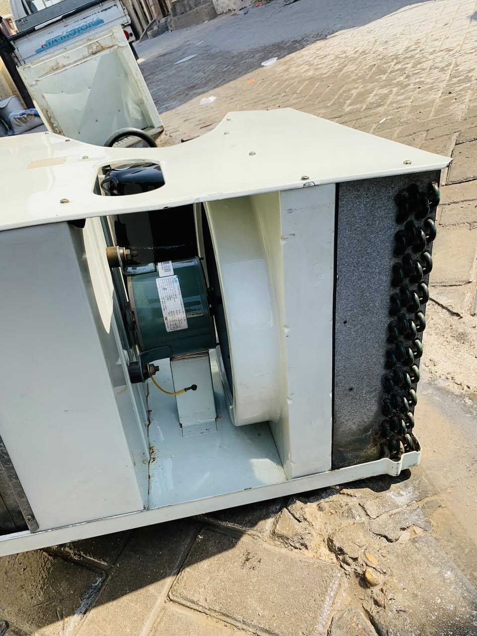 سلام عليكم مكيف 2 طن نوعيته كرافت شغال على الفحص ما داخل تصليح تبريده ثلج سعره 250 وبي مجال العنوان بغداد للاتصال ***********
