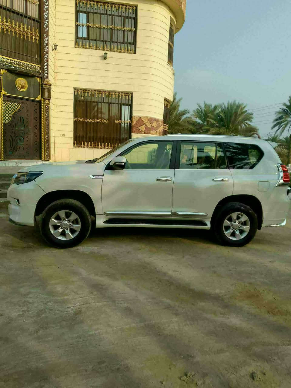 برادو 2010 محدث 2020 محرك 4 سلندر صبغ حزام بدون معجون القمارة لا صبغ ولا معجون رقم بصره بأسمي 
مكان السيارة بالسماوة 
السعر ب180 ورقة وبيها مجال
***********
