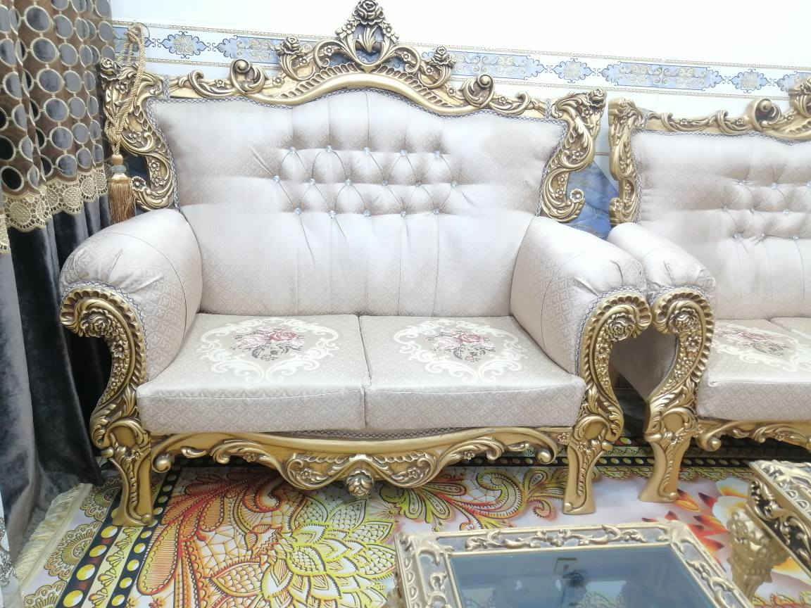 للبيع تخم قنفات ملكي عشر نفرات نضافه ميه بالميه مع سيت طبلات تواصل 
*********** النجف, العراق
