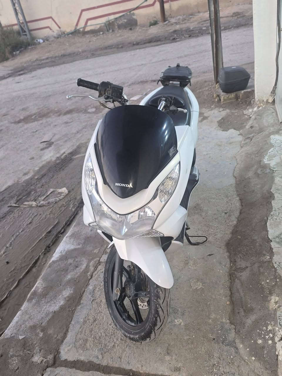 Pcx الجيل الأول دراجه جديده بمعنى الكلمة 
العام نزلت من الرمبه العنوان بابل الهاشميه 
***********
