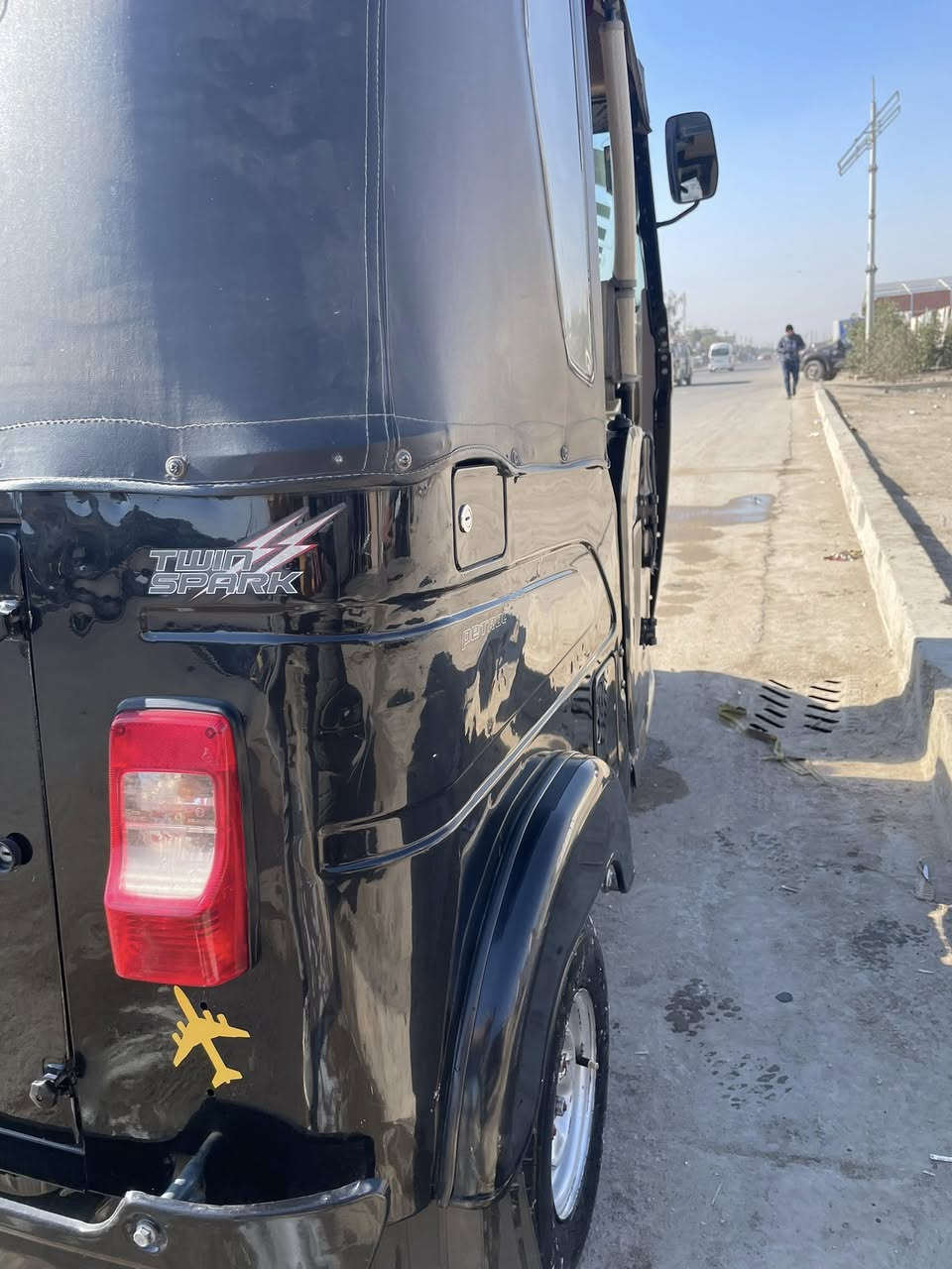 سلام عليكم تكتك البيع موديل 22 رقم نكزيلي تحويل ثاني يوم كفاله عامه من كلشي مكان بغداد بل زحمه لحد يدخل خاص رقم ***********
