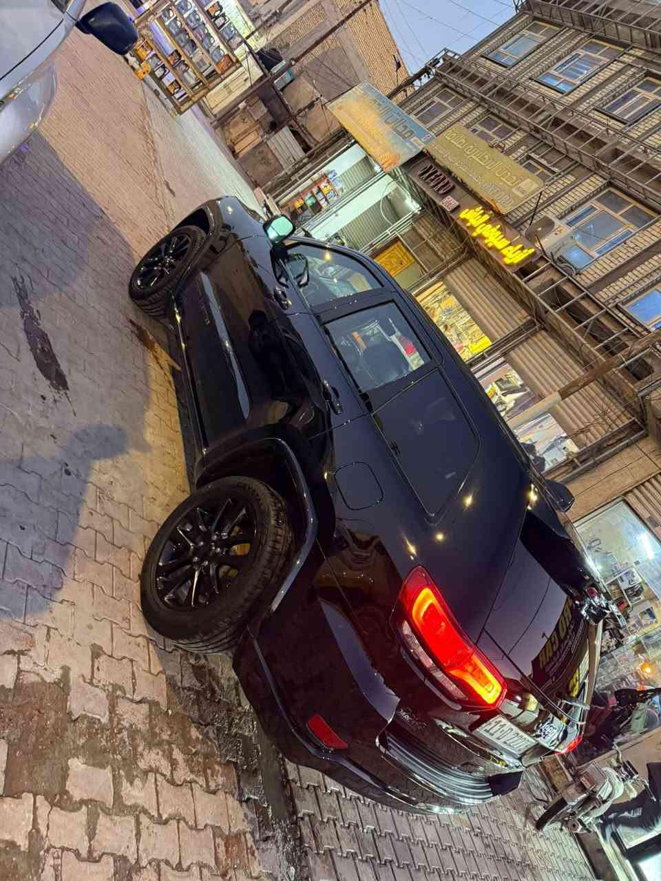 السلام عليكم جيب موديل 2018 للبيع وارد امريكي السياره ماشيه 80 الف ميل رقم الشاصي موجود للي يريد صور الحادث سعر 210 يعني شدتين وعشره وبيها مجال للشراي للاستفسار الاتصال على الرقم ***********
