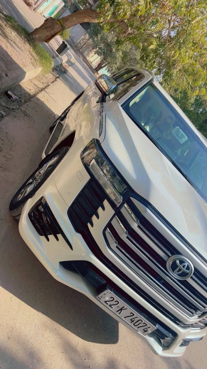 جديد جديد سلام عليكم
للبيع لاندكروز موديل 2023   مكفولة كفالة عامة من كلشي 6سلندر 4000 سياره ساز  لمتد اصلي

مواصفات السياره ماشيه 31حقيقي 

فتحة سقف 
٤كامرات 
جنطة كهرباء  ترهم مراوس 

كراسي جلد 

كراسي كهرباء 

شاشات تطبيق اصل 

3 شاشات 

كراسي تدفئة 

كراسي تبريد 

لايت زنون 3 عدسات 

كشاف لايت 

زراك لايت 

3 قطع تبريد 

جامات تصعد وتنزل كهرباء اوتو 

مري كهرباء وشفط 

نضام SPORT

نضام OTOhold

نضام صعود الجبال 

نضام المنحدرات 

داخل جلد بيجي 

بك لايت LED 

كامرات خلفية وامامية 

حساسات أمامية 

حساسات خلفيه 

سياره جديدة حيل

مكان السيارة صويره

سيارة بسمي تحويل

للاستفسارا أو معرفه السعر الاتصال على الرقم                   ***********/(***********السيارة جديده كلشش
