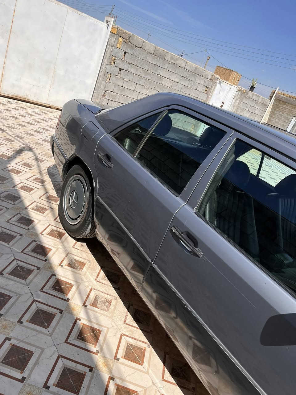 السلام عليكم مارسيدس ١٩٨٧ كير و مكينة ٢.٥ بطة ديلكو  
كشن السايق كهرباء حدادية كلش جديدة تخم تاير جديد تبريد شغال خير من الله السيارة صبغ جمالية وكلش حلوة صبغتها البريك مالتها ABS محدث والسيارة احلى من الصور مكانها ذي قار كرمة بني سعيد 
رقم الهاتف ***********
السعر 75$
