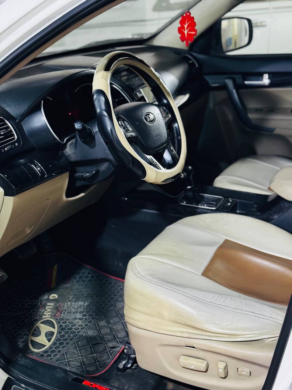 السلام عليكم
سورنتو ٢٠١٣ خليجي بغداد مكفوله سونار بالنشر شوفة
المواصفات
بصمتين تشغيل وابواب.. كشن كهرباء.. اشاير ترحيب
حساسات اماميه خلفيه.. كاميرا.. تبريد بيانو
محرك ٦ مكفول... سبعه راكب.. ٣ قطع تبريد
لد امامي خلفي.. ماشيه ٢٦٥
مكان السياره صلاح الدين بلد.. السعر ١٨٥
***********
