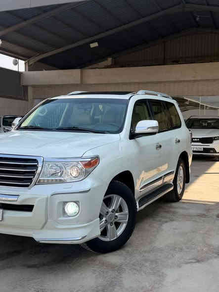 الحسن لتجاره السيارات 
العنوانً واسط الزبيديه 

تيوتا لاندكروزر 2014رقم اربيل
فتحه سقف 
مري شفط 
ثلاجه - بصمه تشغيل 
فول تحكمات 
وبعد بيها مواصفات اهواي 
ماشيه 138الف  

السعر المطلوب 435 مجال بسيط كلش 

***********
