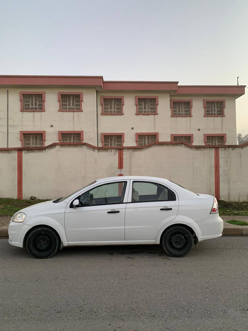 ئەڤیۆ ٢٠١١  ئۆتۆماتیک سفری ئێرە
- تەنها یەک پارچەی بۆیاخە بێ ناوگرتن
-ناوزەرد  چوار جام کارەبا ئاوێنە کارەبا قوفڵ مەرکەزی
-سەنەوی تا ٢٠٢٩ تازەیە
-تەقەو ڕەقەی نیە 
-مەکینە فەلە
-سەیارەکە کەمێک وردەی هەیە بەڵام بەگشتی جوانە 
سعری:٧٥ گەڵاو مەجالیشی تیایە
شوێن:سلێمانی
ژم:*********** السليمانية, العراق
