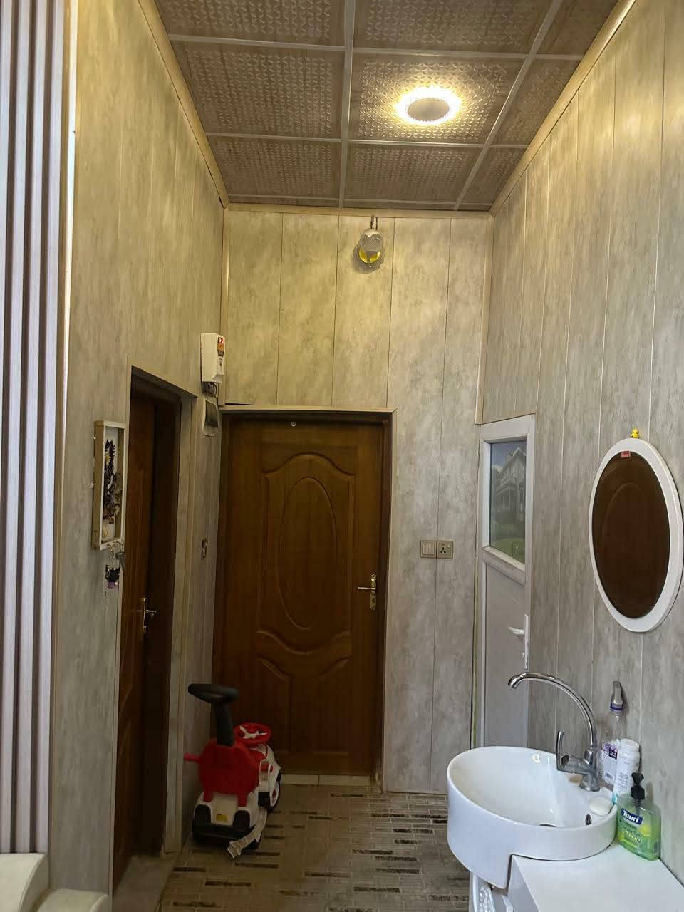 🏡#بيت_للبيع🏡

الموقع: ام الخيل الثالثه شارع 20بالقرب من الحولي

المساحة : 100م مربع

عدد الطوابق :2

تفاصيل الدار: 

تفاصيل البناء 
غرف نوم عدد3 +  مطبخ طابقين +استقبال+صحيات عدد2

للاستفسار والمشاهدة يرجى التواصل مع

مكتب الشهم للتطوير العقاري

الديوانية - شارع الوكفة القديم

مقابل بريد التحدي - قرب معهد الخوارزمي

***********

راسلنا الآن واحجز فرصتك للسكن

والاستقرار
