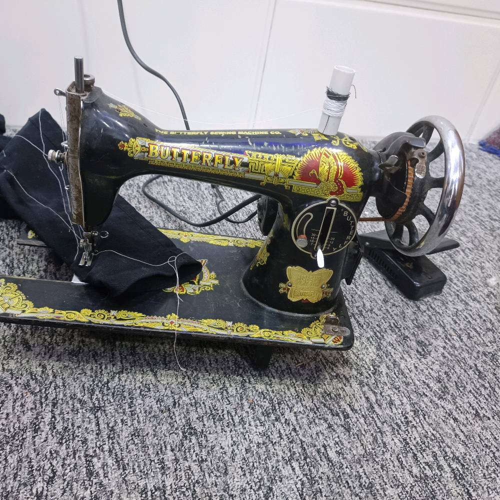 النجف حي النداء... مكينة خياطه نضيفه عالفحص... 