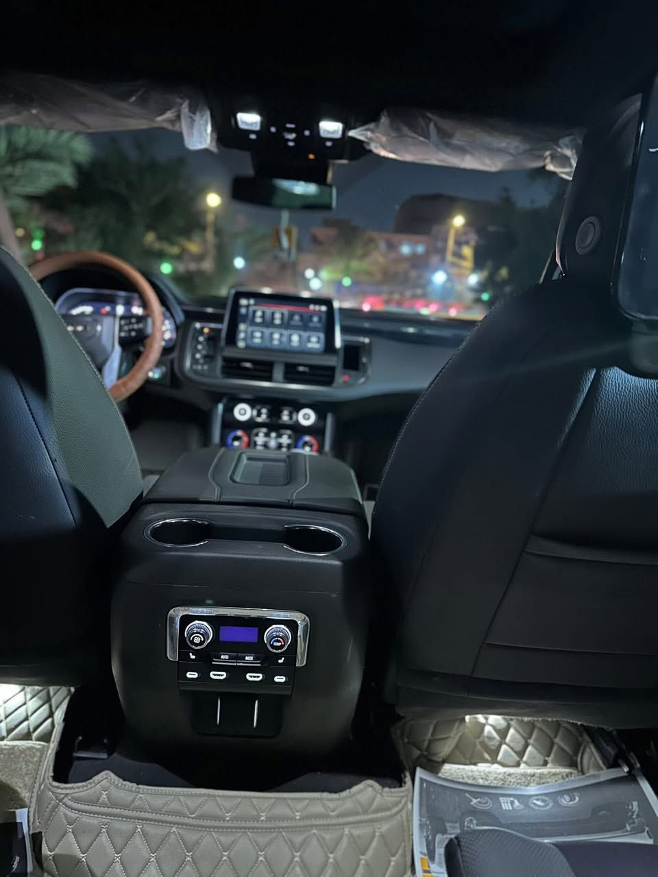 جي ام سي يوكن 
🔥2023🔥
🔹النوع : جي ام سي يوكن 
🔹الفئه : SLT
🔹فول كامل الموصفات   
 موديل :2023
بنروما 
بصمة تشغيل 
تشغيل عن بعد 
عداد الكتروني 
شاشة كبيره 
كامرات عداد 4
ثلاجه 
جلد 
تبريد كشنات 
تدفئه كشنات 
رادارت 360 
كرسي رجاج
فوريل 4*4
 
  ملاحضه ( كشنات الوره منفصل)
باقي الموصفات المعروفه SLT
 ***********
 للبيع ب52الف و بيها مجال
