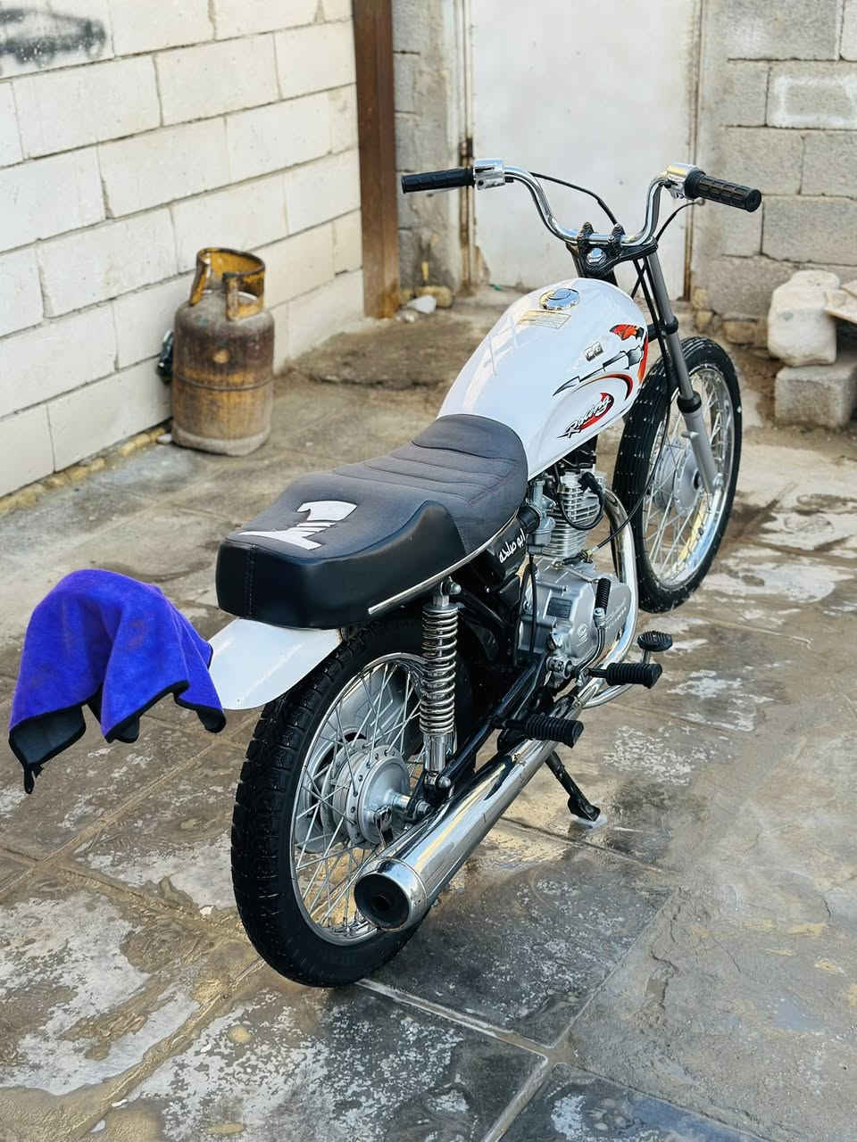 سلام عليكم دراجه للبيع كلك المكينه ما مفتوحه مكان ناصرية مركز (***********)
