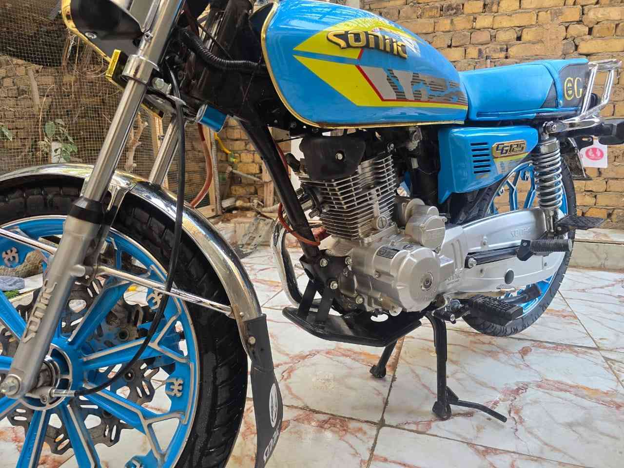 سلام عليكم  دراجه البيع  مديل 2025 ولشاصي 2023 اراق اصوليه  دراجه  نضيفه  برغي ما عايزه  الدوانيه  الحمزه الشرقي  السعر مليون 500او بيهه مجال
***********  او بي واتساب
