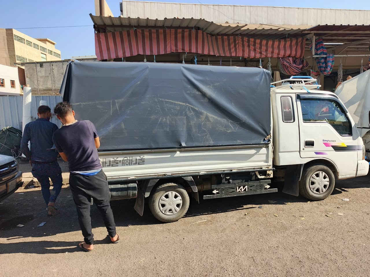 السلام عليكم عندي كيا ام عيون للبيع موديل 2001رقم بغداد صبغ عام اثر شضايه تحرير مكينه كير نضاف خير من الله الشرعي بلموصل تحويل فقط مكان السياره موصل ايسر اتصال على الارقام ***********//////***********
