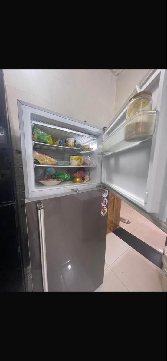 ثلاجه للبيع كلش نظيفه شرط الشغل  للسفسار  

*********** عمارة, ميسان
