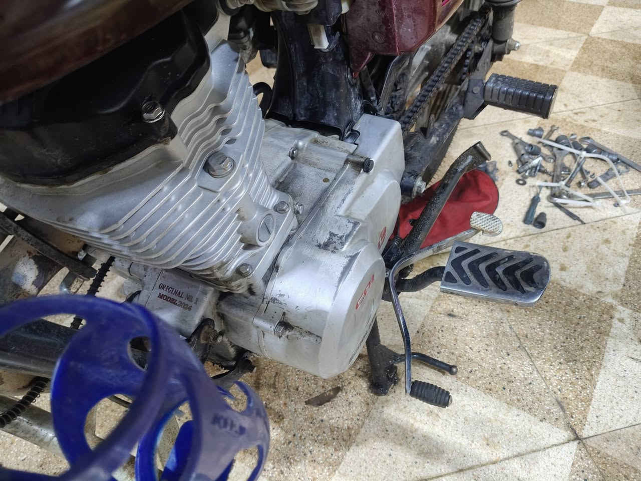 دراجه ايراني 4 كير تايكر.
كامله من كلشي أوراق بيها بس ما تترقم بيها 5 اوراق أو 4 اوراق .
دراجه ما ناقصه اي شي بس شغل واطلع (خير من الله)
سبب للبيع اشتريت مرقم 
ديالى بعقوبه ***********
