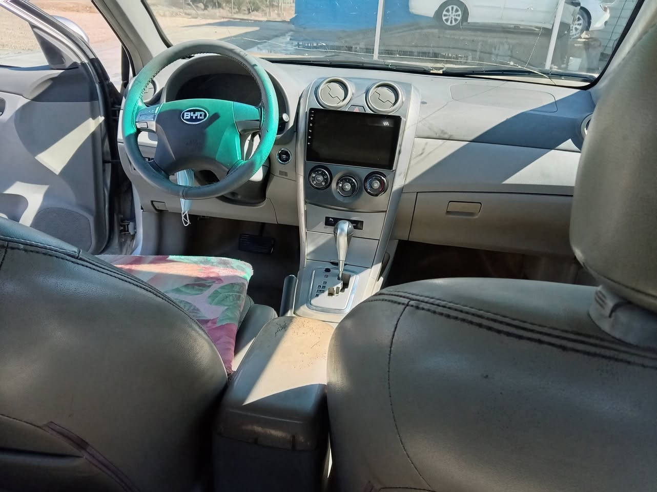 السلام عليكم سياره مقفوله بس صبغها جارد شويه القماره والشنطه سعر 54 مكاني بابل***********
