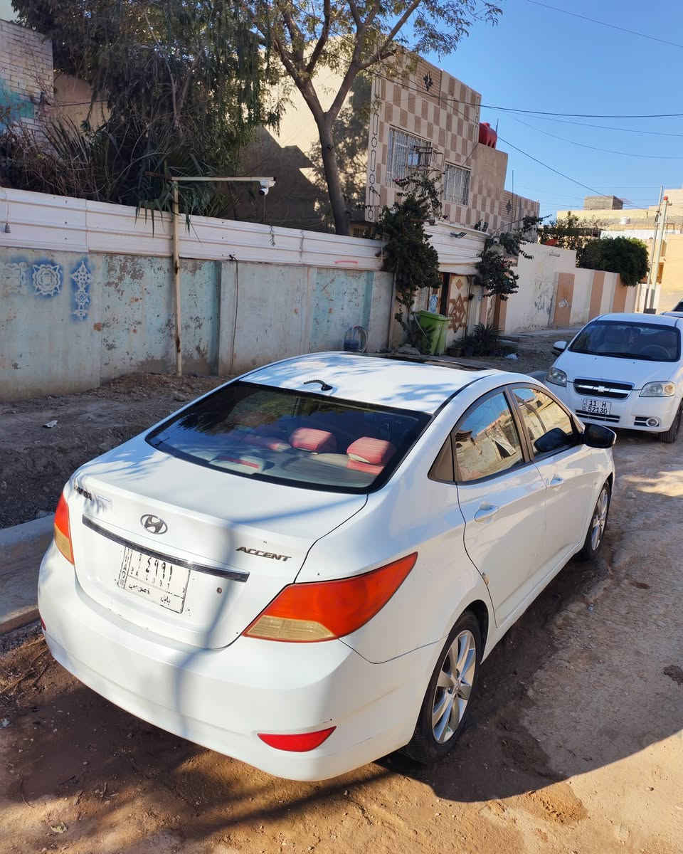 السلام عليكم،،
للبيع اكسنت مديل 2012 خليجي
ضررها جاملغ ايسر امامي والجاملغ الايمن شخط شبر ونص
دوسات بيهن تعمير
عليها مكينة طابوكة زيرو& منضومة تبريد ثلج 
مواصفات الاكسنت معروفة فتحة سلايد& 5 ويل كب خليجي& 4 دسكات
منضومة زنون شاشة اندرويد9 سماعات بالة
رقم بابل بأسمي سنوية لل29
السعر 92$ ورقة وبيها مجال بسيط حك الجية
رقمي /*********** حلة شارع60
