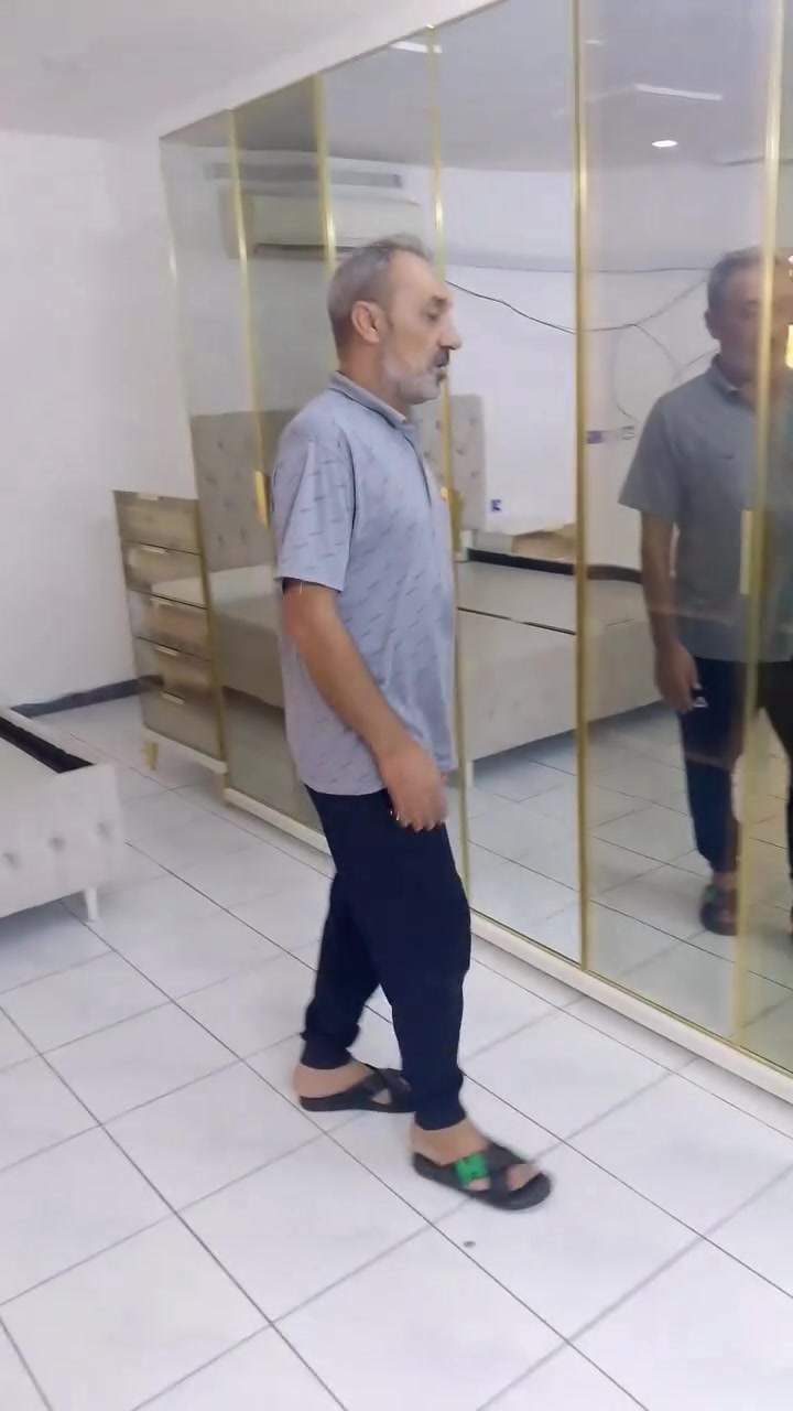 نجار لفتح وشد جميع انواع الغرف العراقية والتركيه والماليزيه وصيانتها وصبغ الابواب الخشبيه والجراجيب ونقل الأثاث ***********.  واتس
