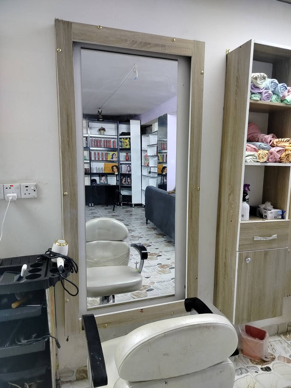 اغراض صالون للبيع مراسله واتساب ***********

