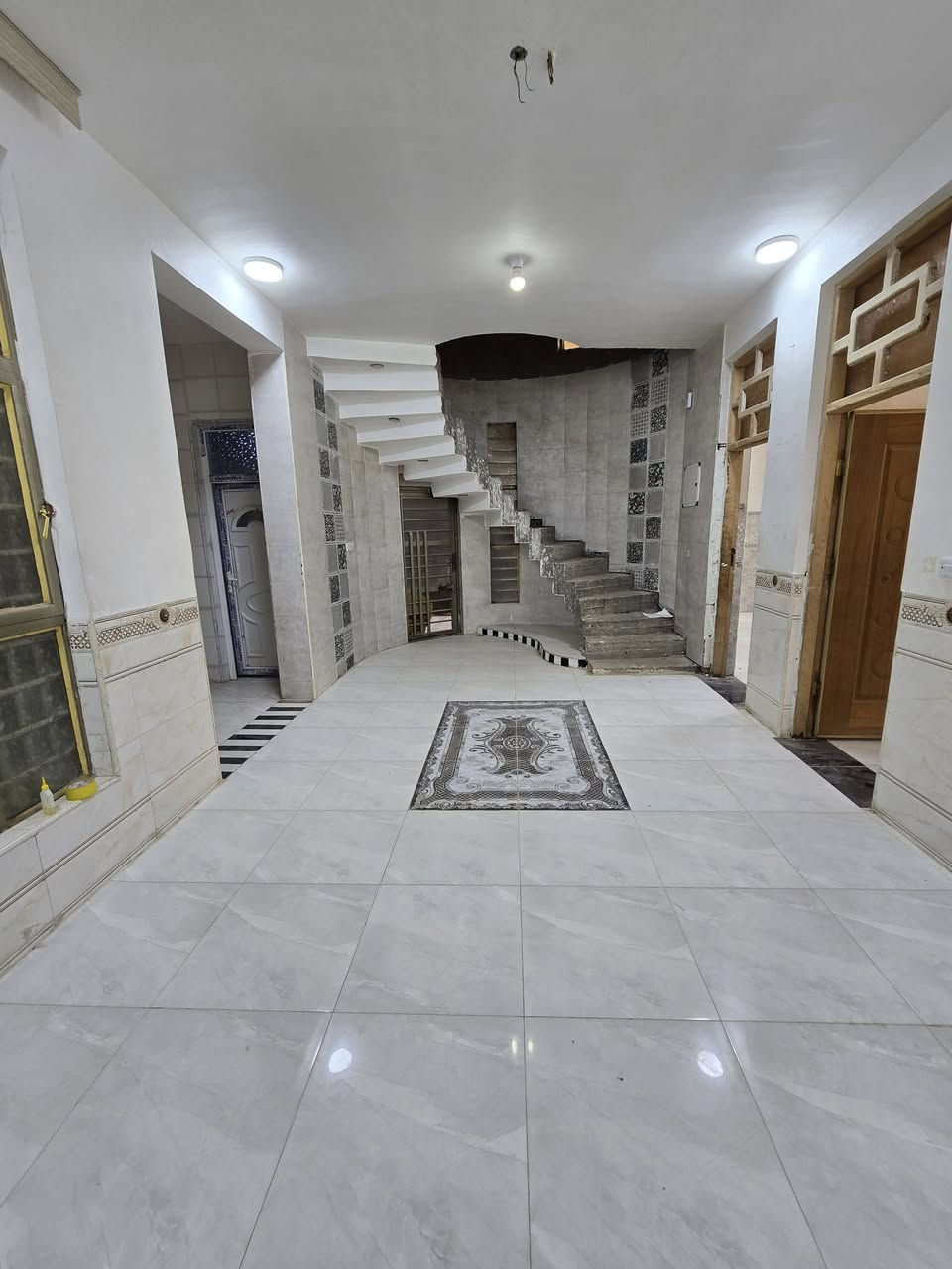 ّ🔴اعلان رقم 131
مطلوب اسكان 
#حي_الجامعه_قرب_مجمع_فدك
الوجه 10
النزال 20
عرض الشارع 10

🛑 ط1 
غرفتين وم ،صاله ،استقبال ،مطبخ بارد مع حار ، مجموعه عدد 2 
 🛑ط2
اربع غرف نوم + هول وصحيات 
ملاحظه الطابق الثاني نقص بياض او ارضيه فقط

السعر : علق (تم)

 ملاحظه 🛑 مطلوب 63مليون 
التسديد الشهري 331
🍁🍁🍁🍁🍁🍁🍁🍁🍁🍁
للاستفسار او الاتصال على الأرقام التالية
 
المكتب :📞📞   ***********
🍁🍁🍁🍁🍁🍁🍁🍁🍁🍁
عنوان مكتبنا : 🏦#الفلاحية_قرب_صيدلية_كربلاء
