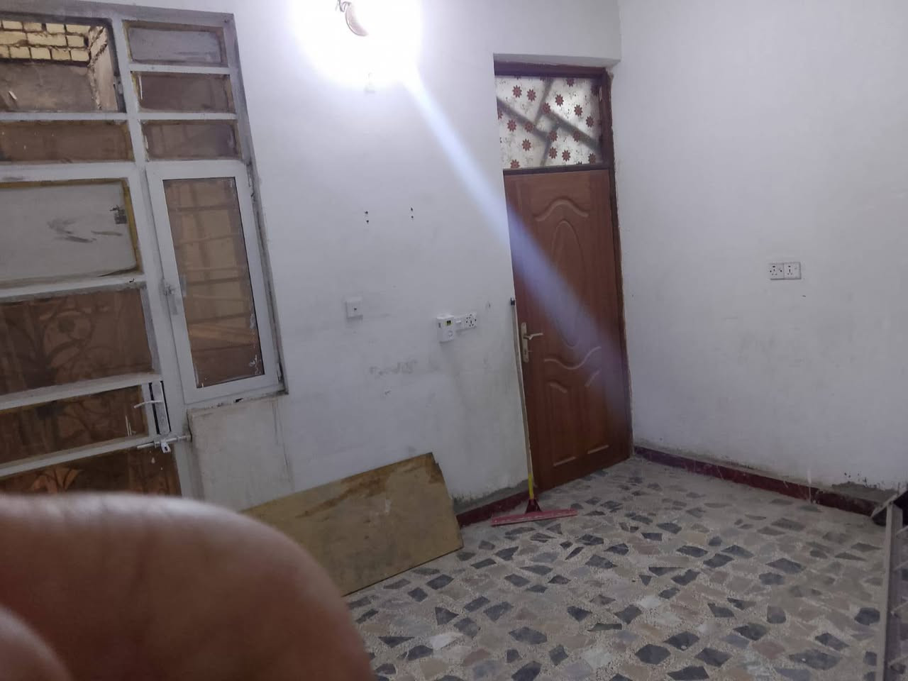 سلام عليكم عندي بيت زراعي    طابو زراعي ابو ريسان فرع خامس سند 25  في زعفرانيه مساحة 100مربع غرفةالنوم ومطبخ وهول وصحيات وفوك غرفه وصحيات بيت كامل لاستفسار ***********
