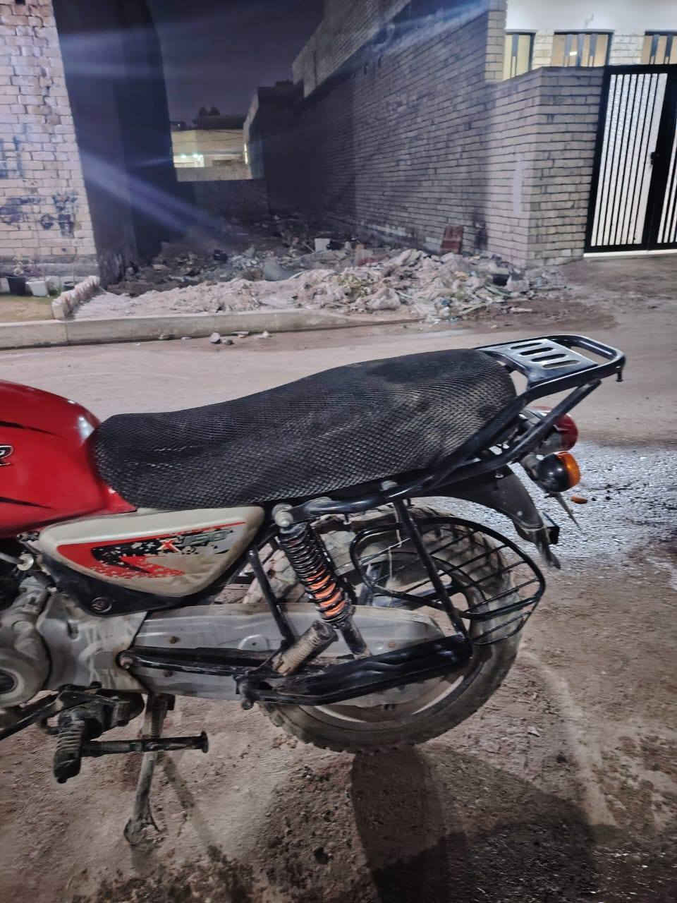 سلام عليكم دراجه بوكسر جبلي 
 رقم بغداد تحويل ثاني يوم 
موديل 23
دراجة استعمال شخصي 
خير من الله مثل ما موضح بل صورا 
سعرها 2200 بيها مجال حك الجيه 
متواجد على مدار (24) ساعة 
متلكه دراجة موديل 23 بهيج سعر 
*********** وتساب 
*********** رصيد 
مكاني حي اور
